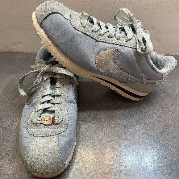 Nike Cortez Classic Blue Silver Swish Lace Emblems Silver Womens 6.5 Athletic - Picture 1 of 7